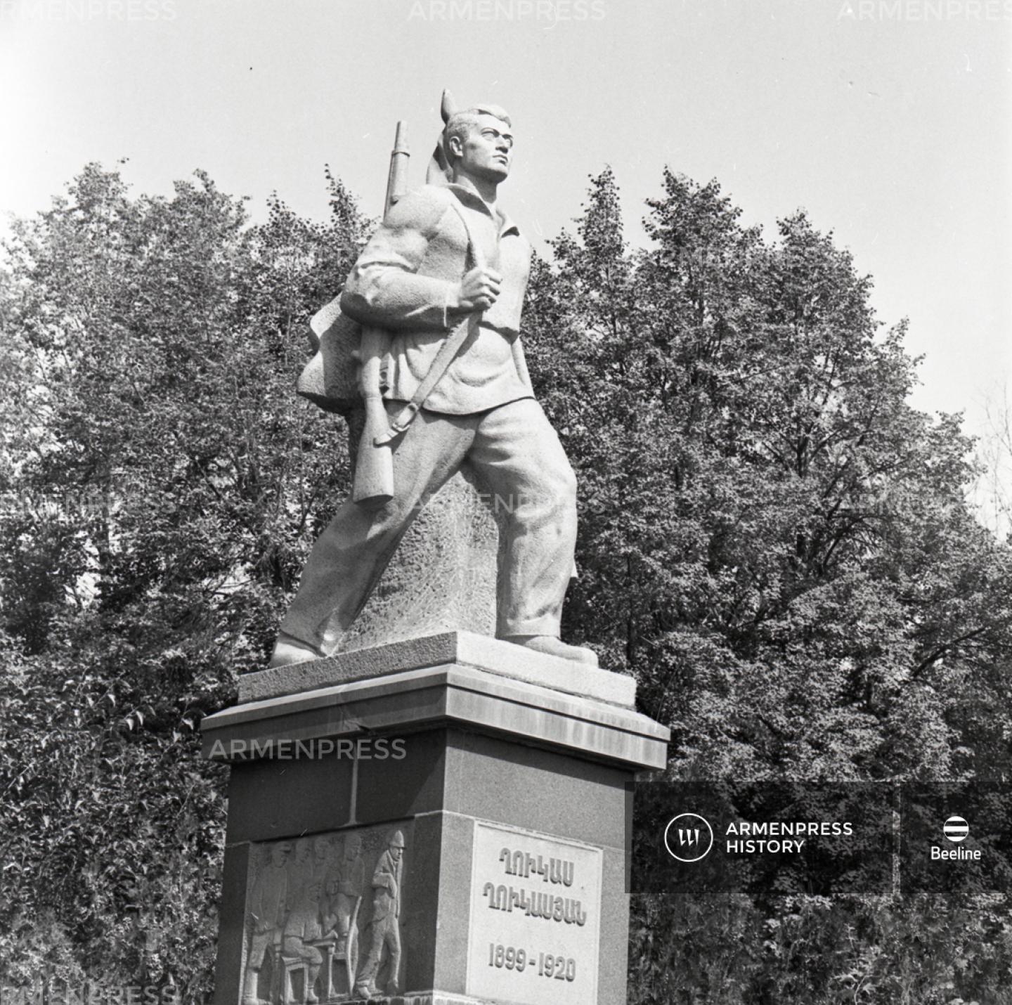 Ղուկաս Ղուկասյանի հուշարձանը Երևանում