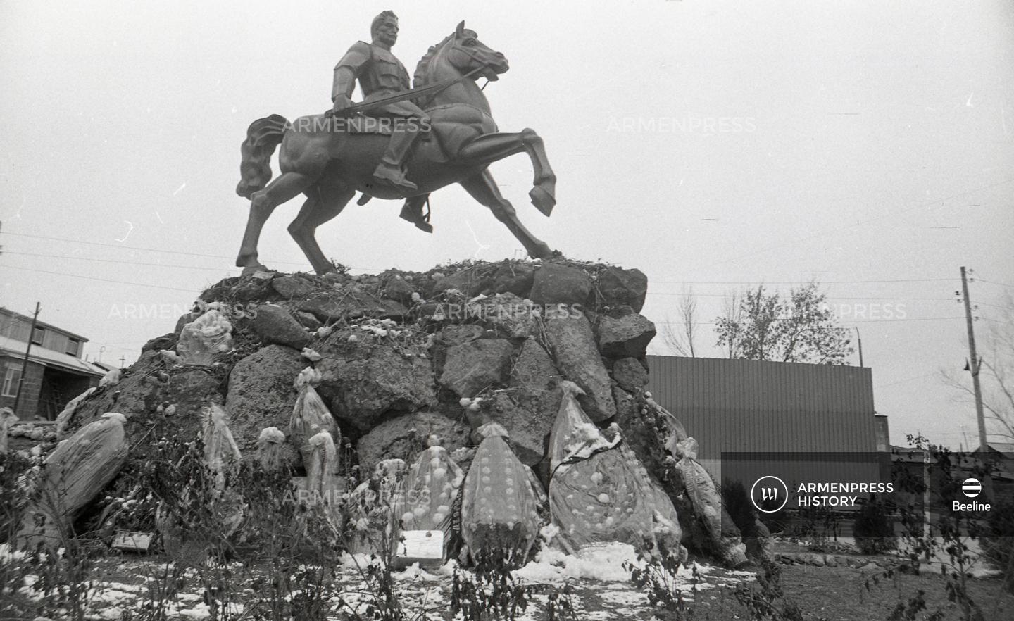 Զորավար Անդրանիկի հուշարձանը Լենինականում