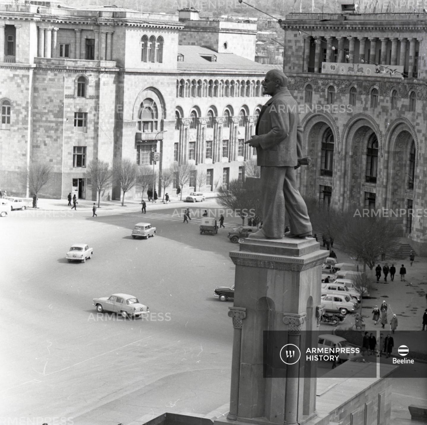 Լենինի արձանը՝ Երևանի գլխավոր հրապարակում