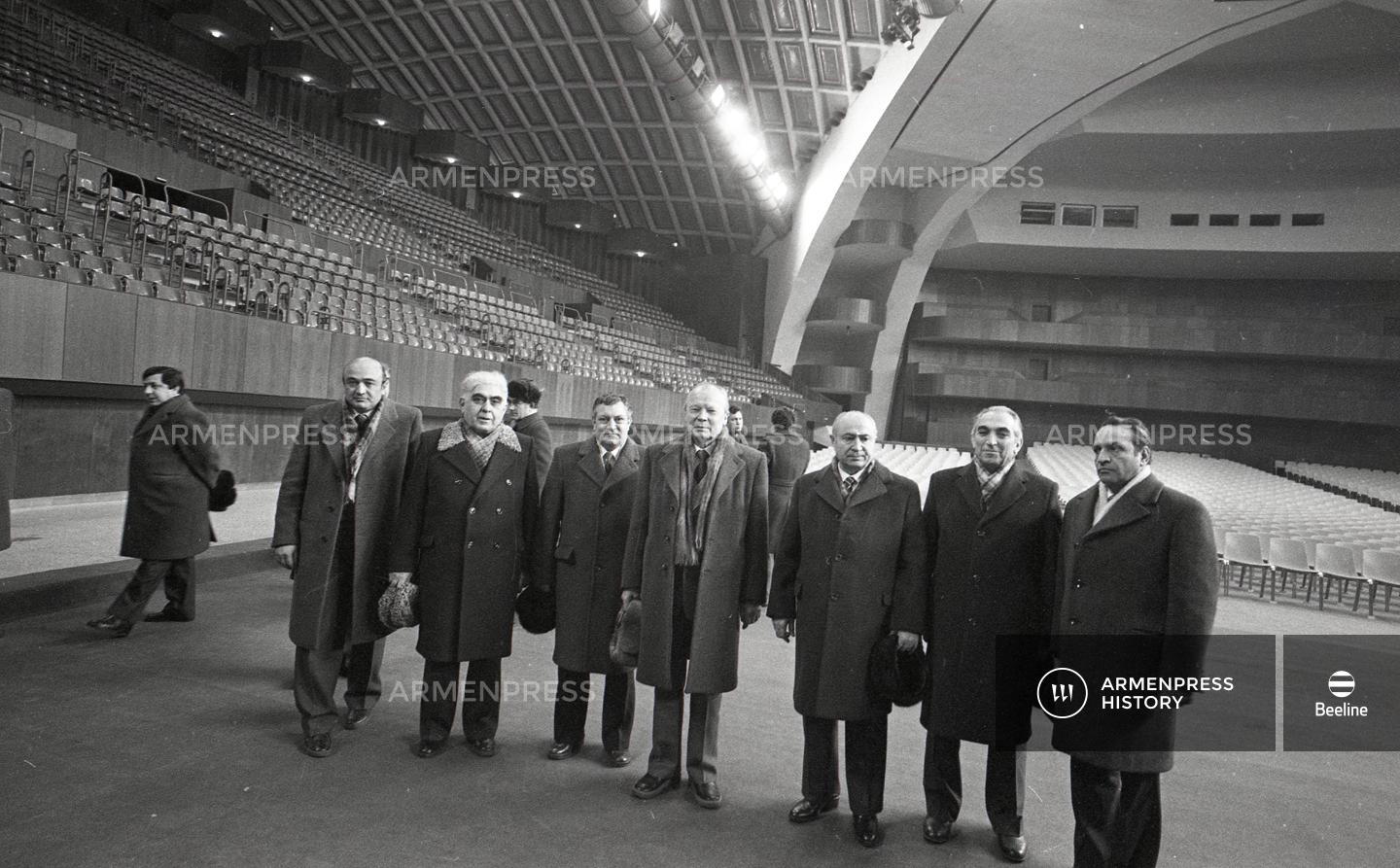 Կառավարության անդամները Ռուսակովի հետ մարզահամերգային համալիրում