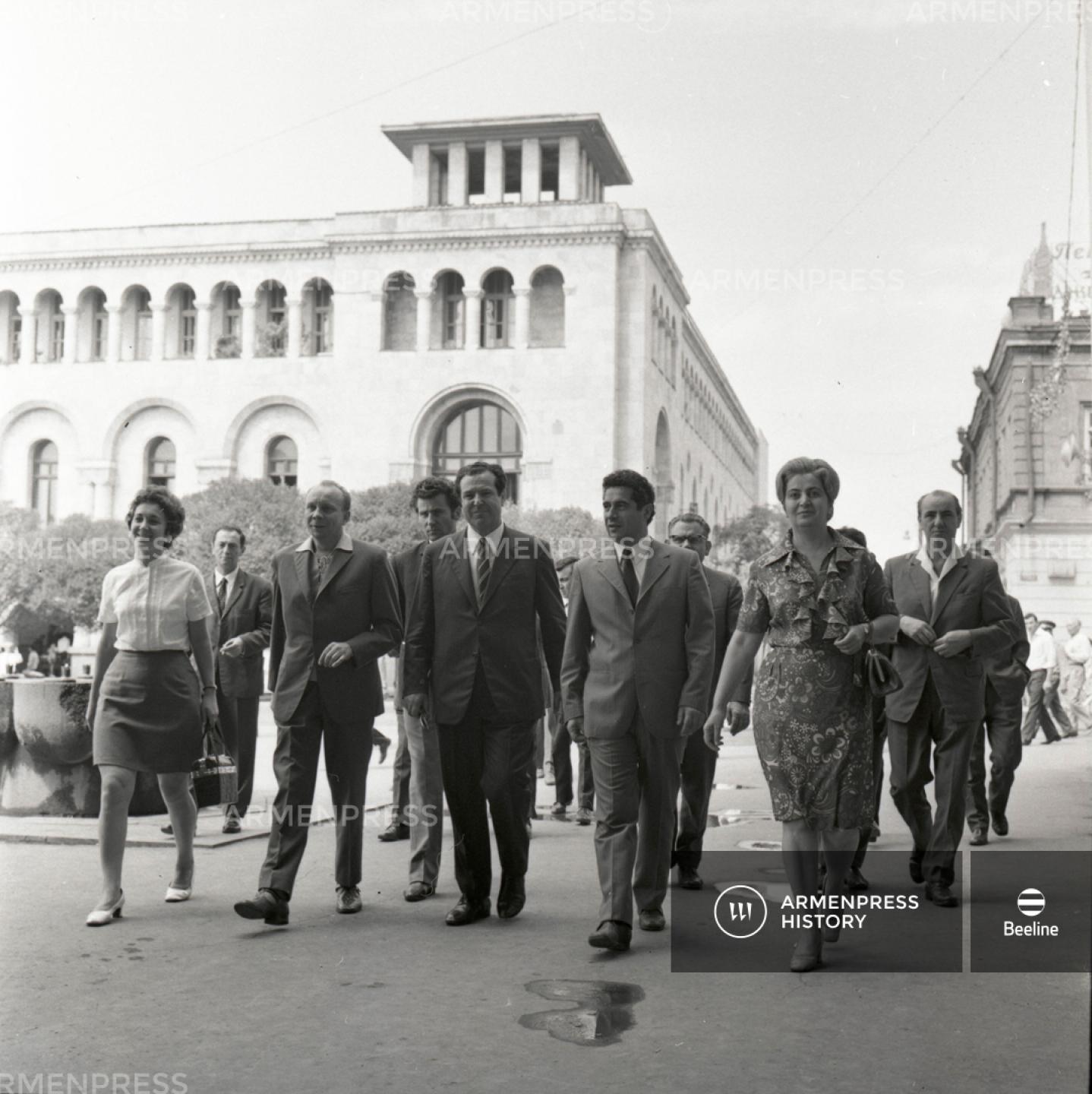 Հայաստան ժամանած հյուրերը Լենինի հրապարակում