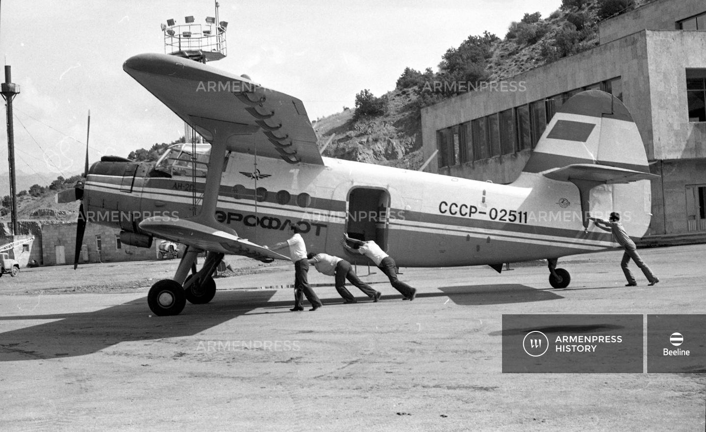 Ан-2 ինքնաթիռը Մեղրիի օդանավակայանում