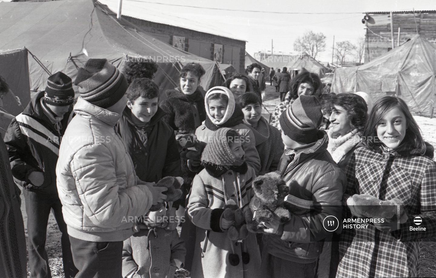 Երկրաշարժից հետո առաջին անգամ երեխաները հաճախում են վրանային դպրոց
